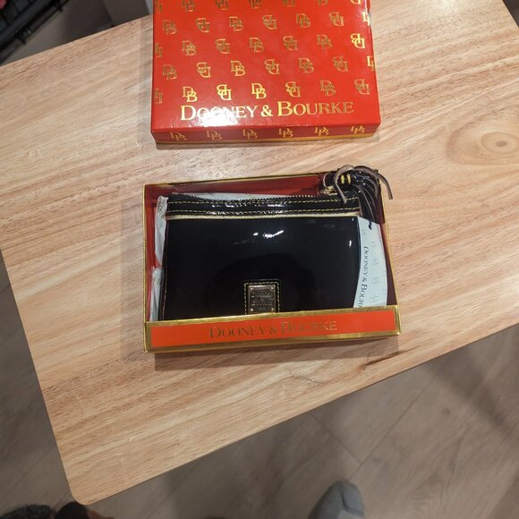 NWT Dooney & Bourke Florentine Black Patent Leather Wristlet Keychain Pouch - Picture 2 of 8